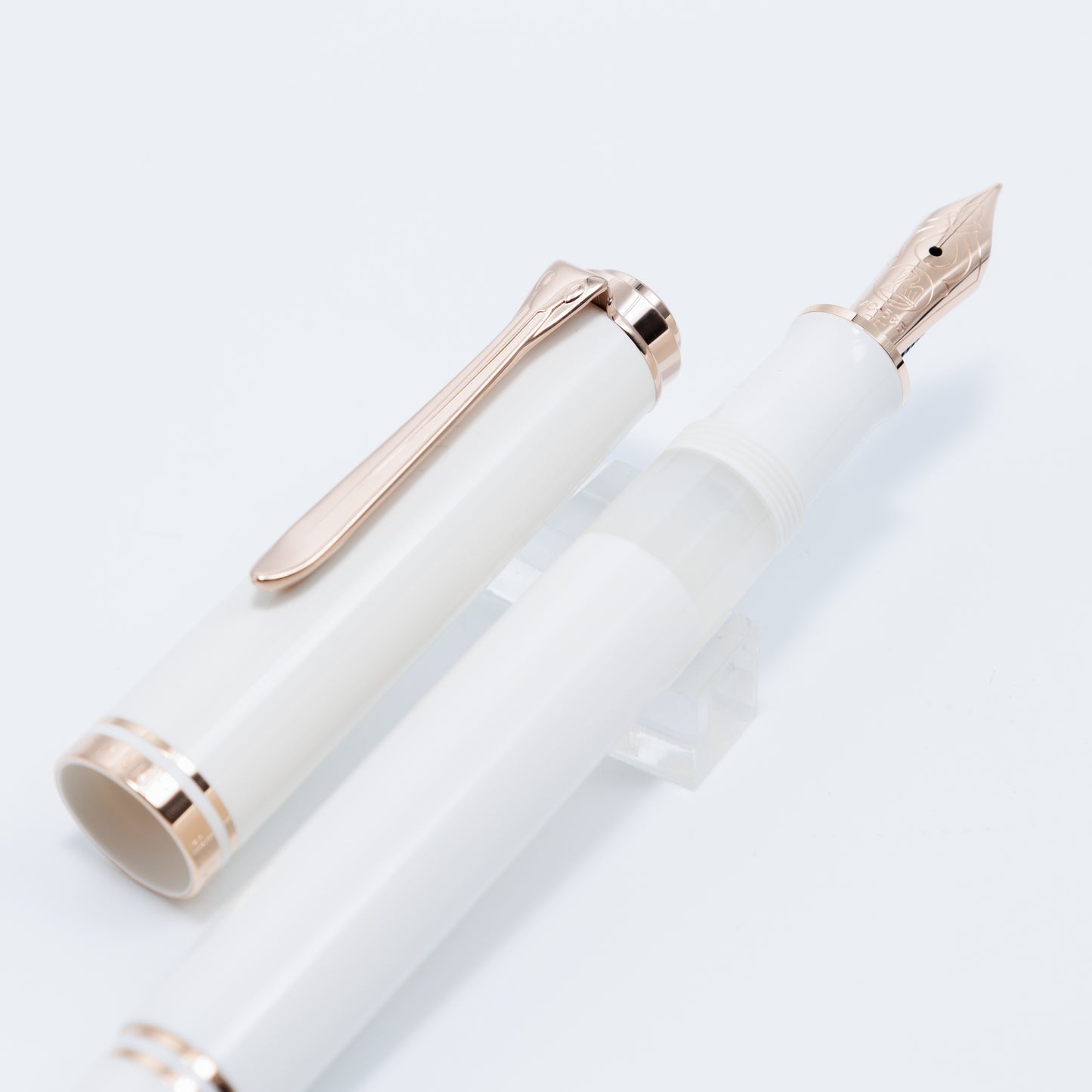 Pelikan M600リミテッド 2025 スーベレーン ホワイト&ローズ