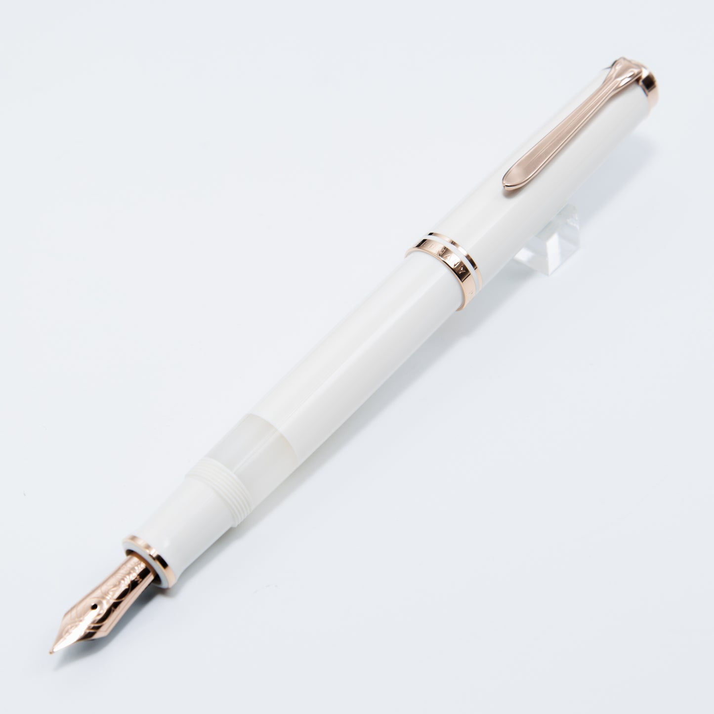 Pelikan M600リミテッド 2025 スーベレーン ホワイト&ローズ