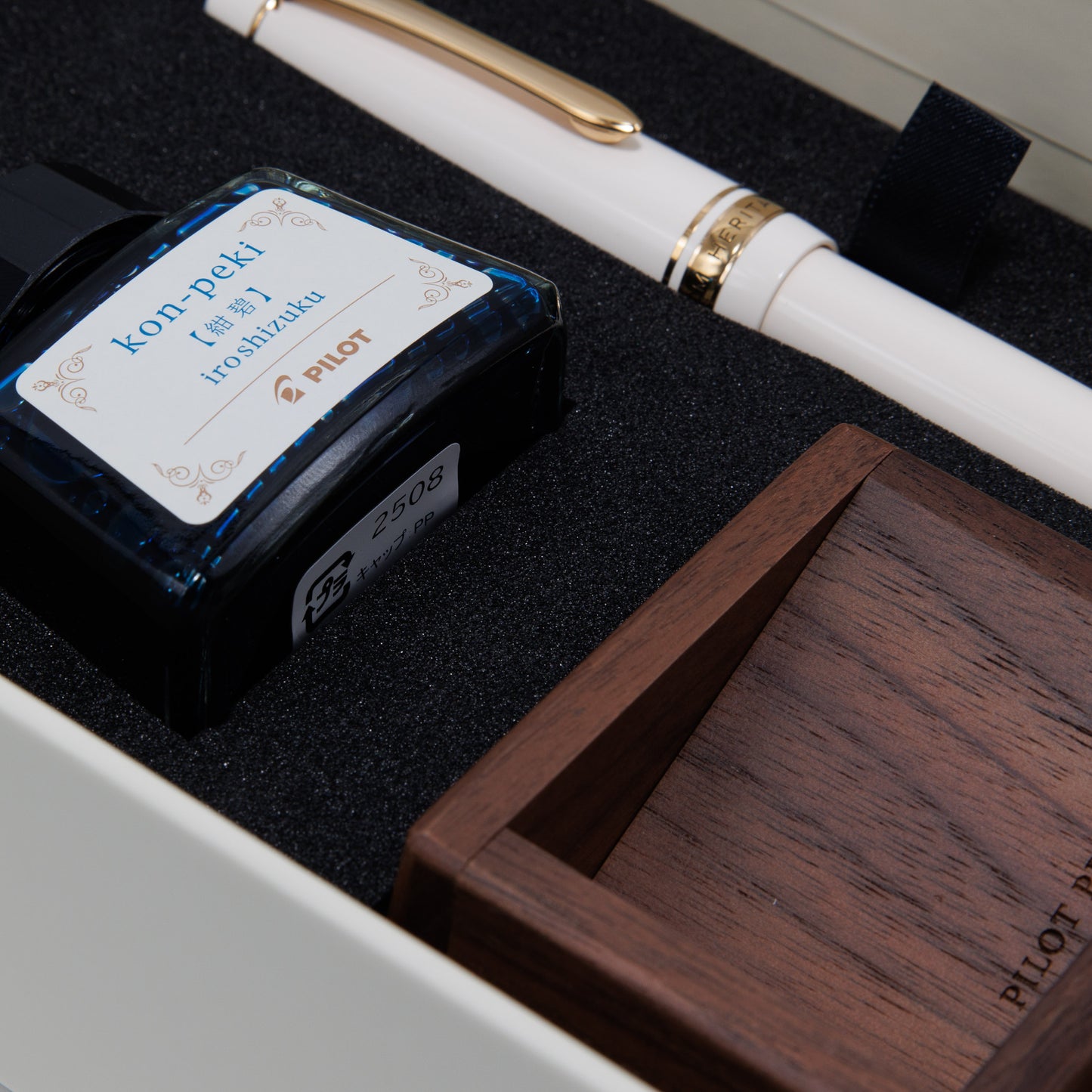 PILOT 2025 Limited Edition カスタムヘリテイジ912