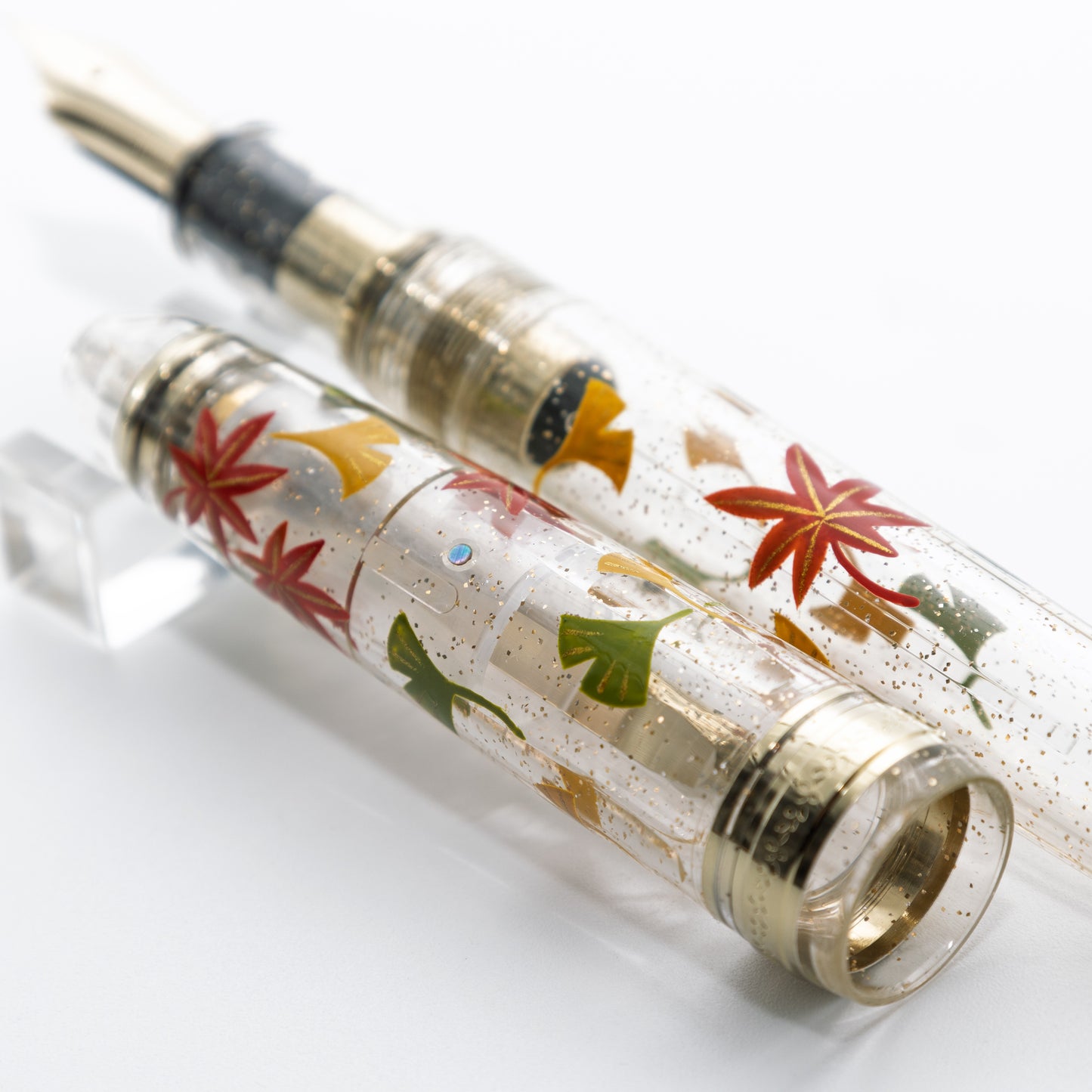Petals Falling on Koi, Kinka Kotonoha Wajima Makie Fountain Pen