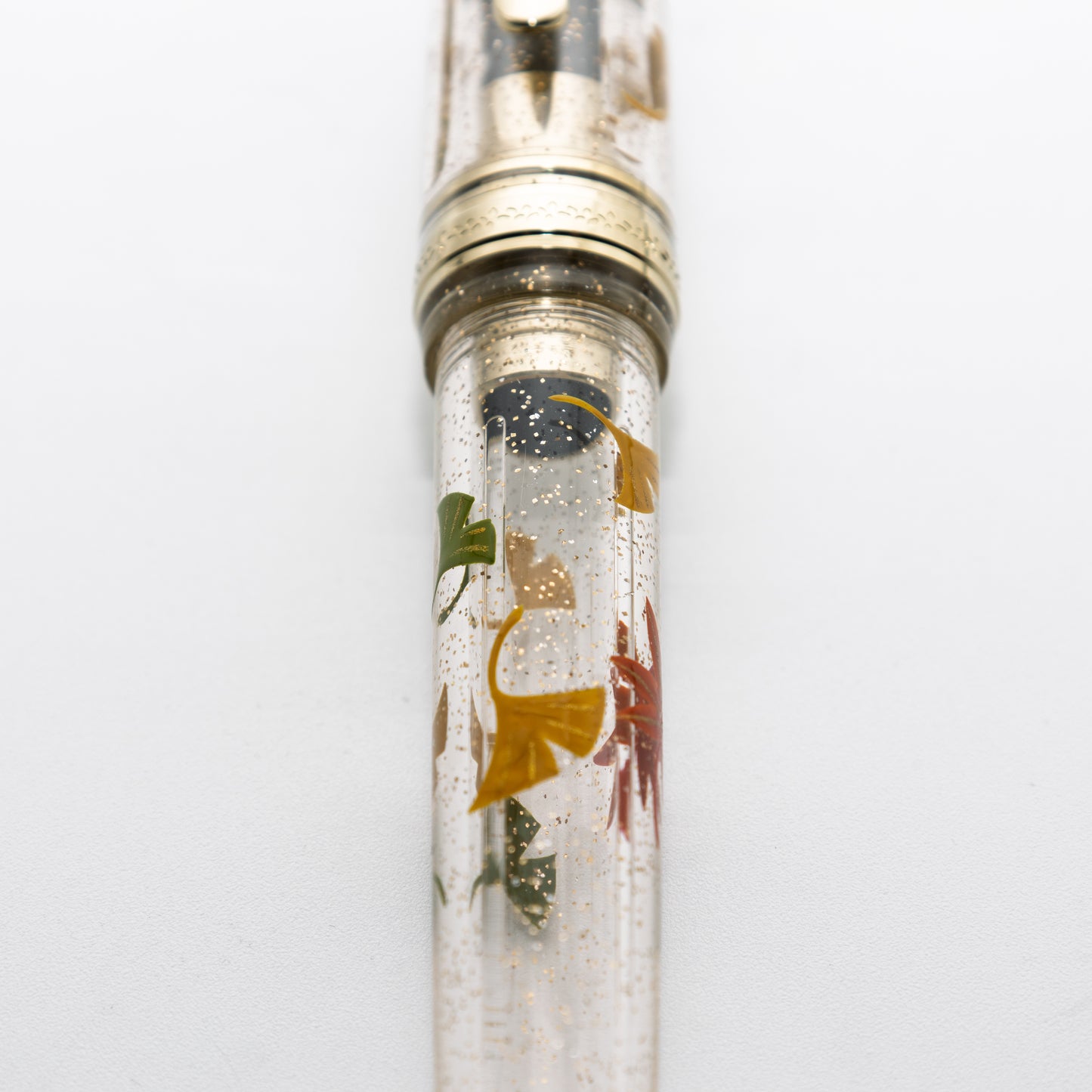 Petals Falling on Koi, Kinka Kotonoha Wajima Makie Fountain Pen
