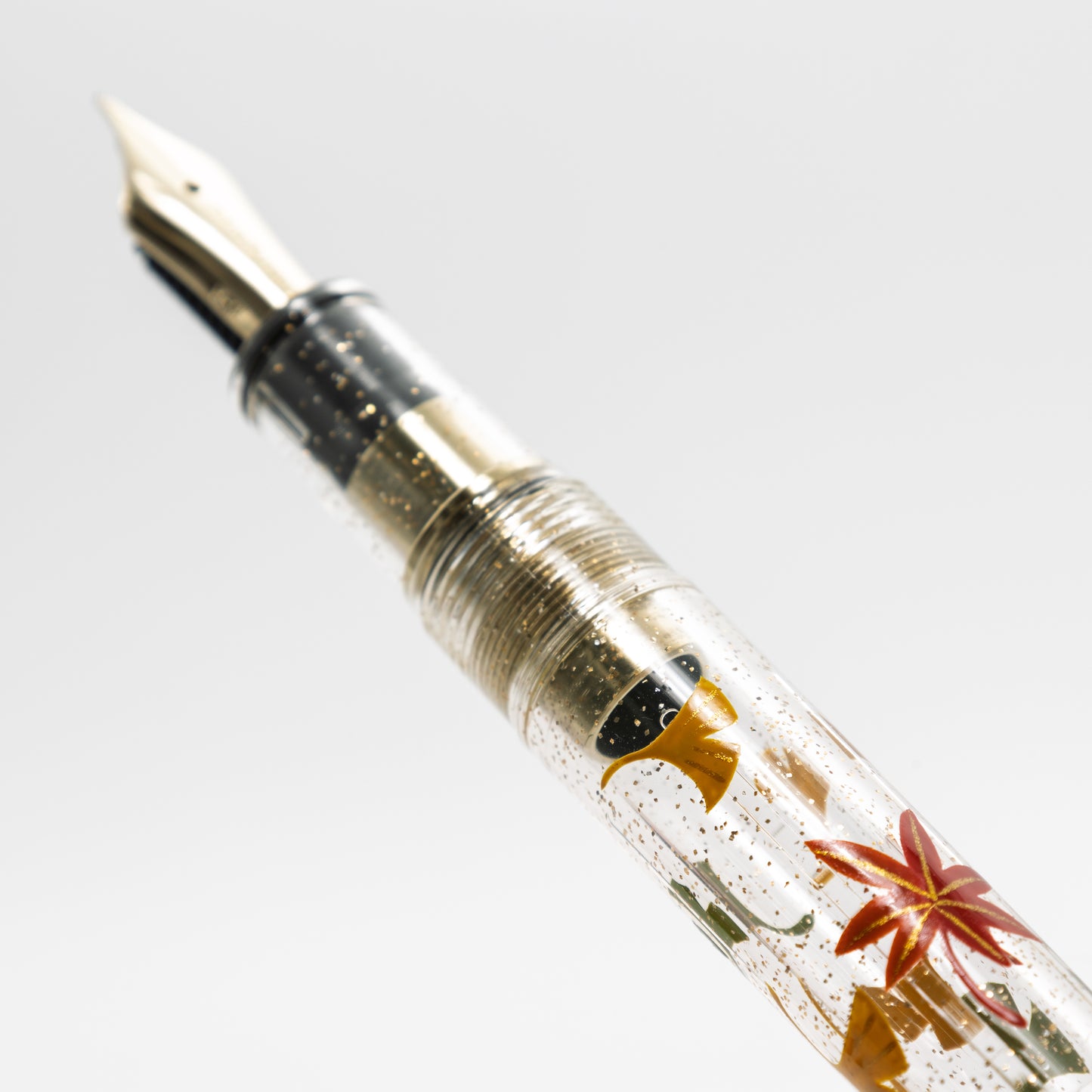 Petals Falling on Koi, Kinka Kotonoha Wajima Makie Fountain Pen