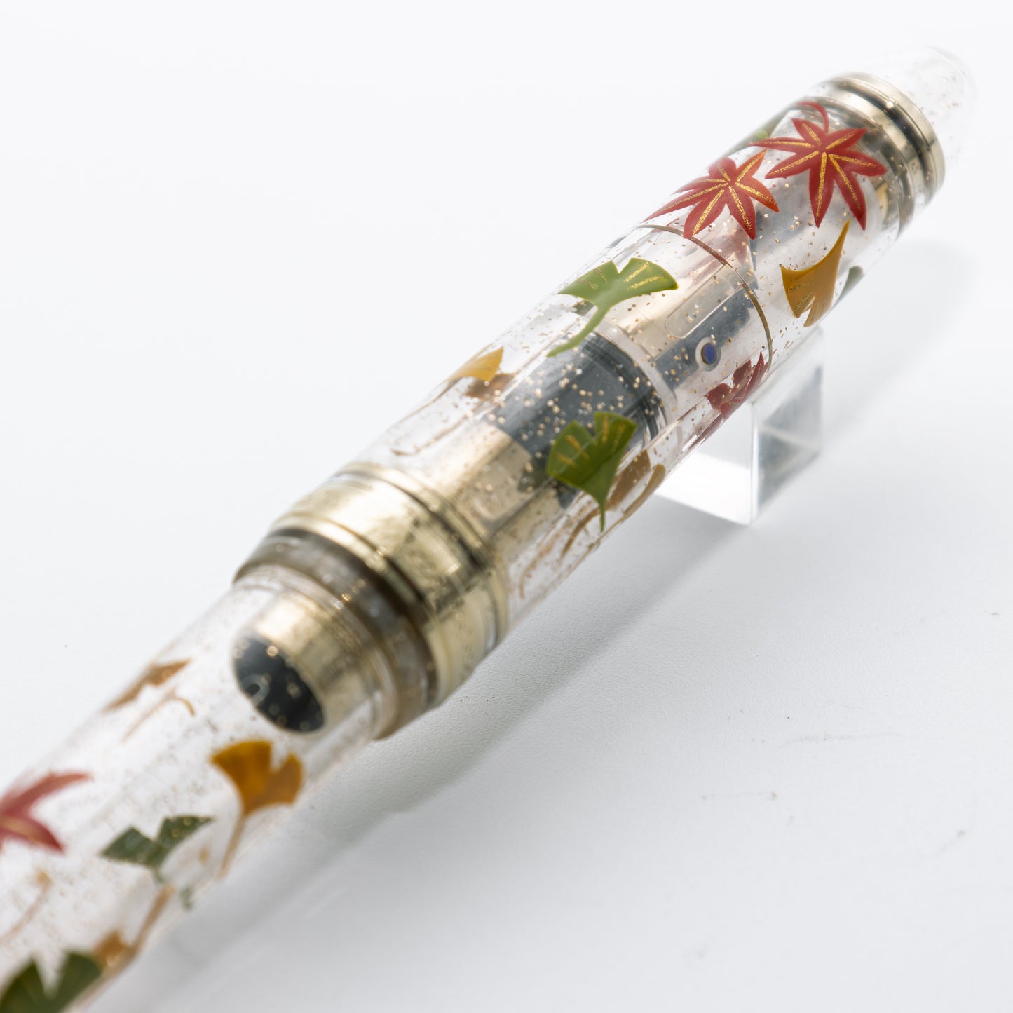 Petals Falling on Koi, Kinka Kotonoha Wajima Makie Fountain Pen