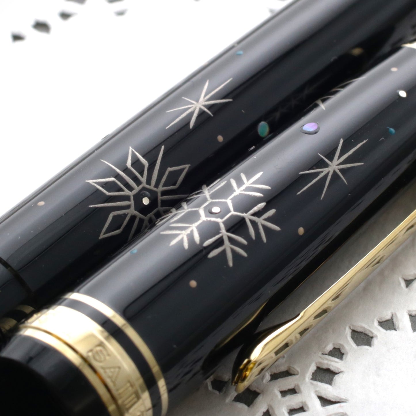 BUNGUBOX x Sailor Wajima Makie Fountain Pen "Snowflakes"