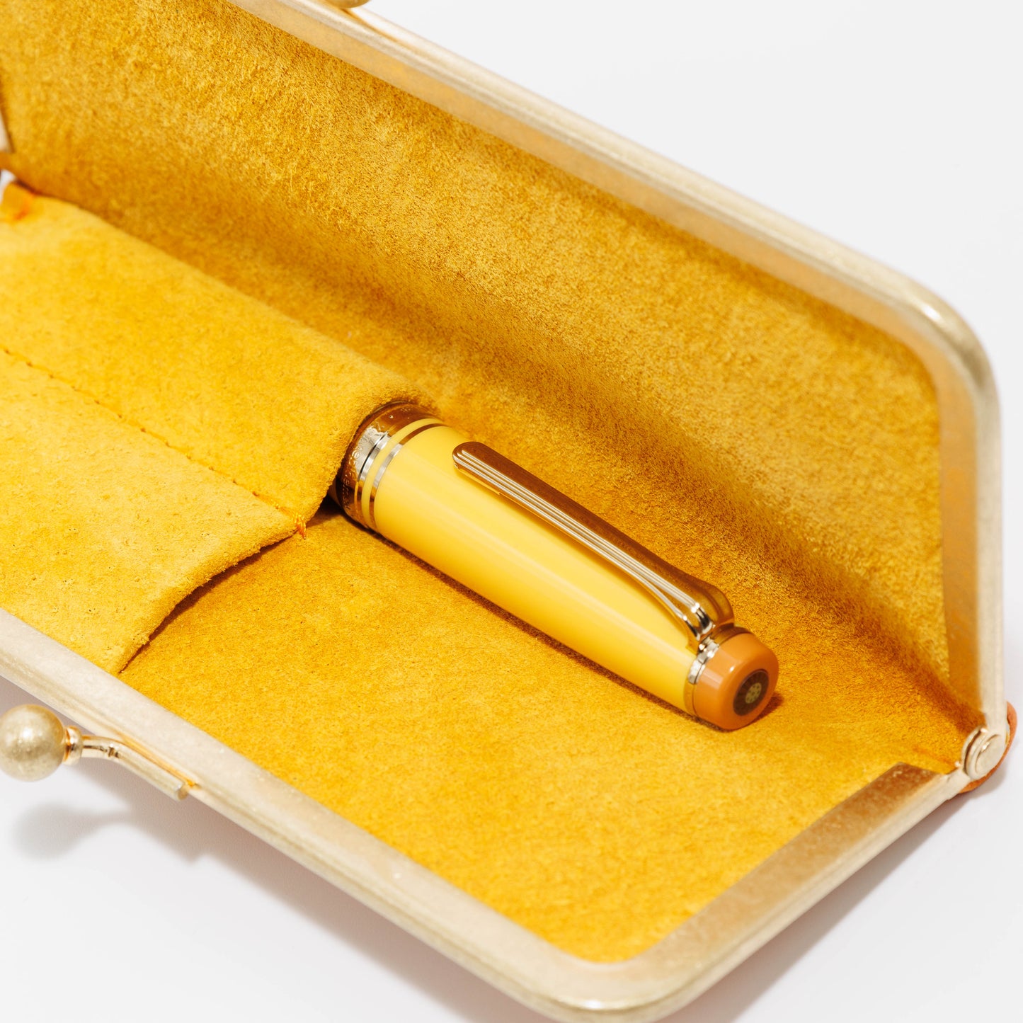 Sunflowers of Arles pen case for 2 short pens, BUNGUBOX x Penguin Kaban-sha