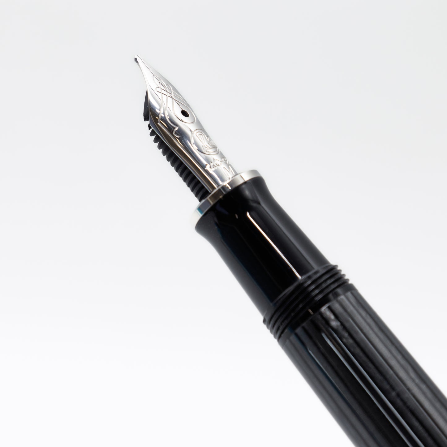 [Pelikan] M405 Black-Stripe Fountain Pen (M)