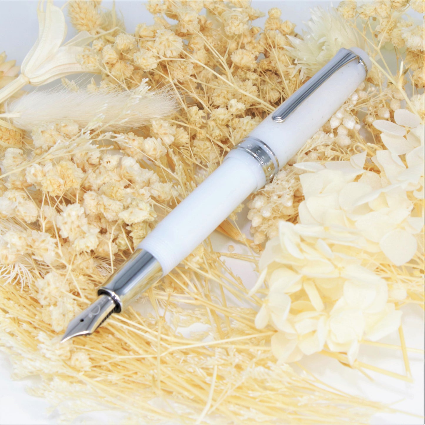 [BUNGUBOX] Original Fountain Pen "Snow White" (Kodachi nib)　*Available for prompt shipment