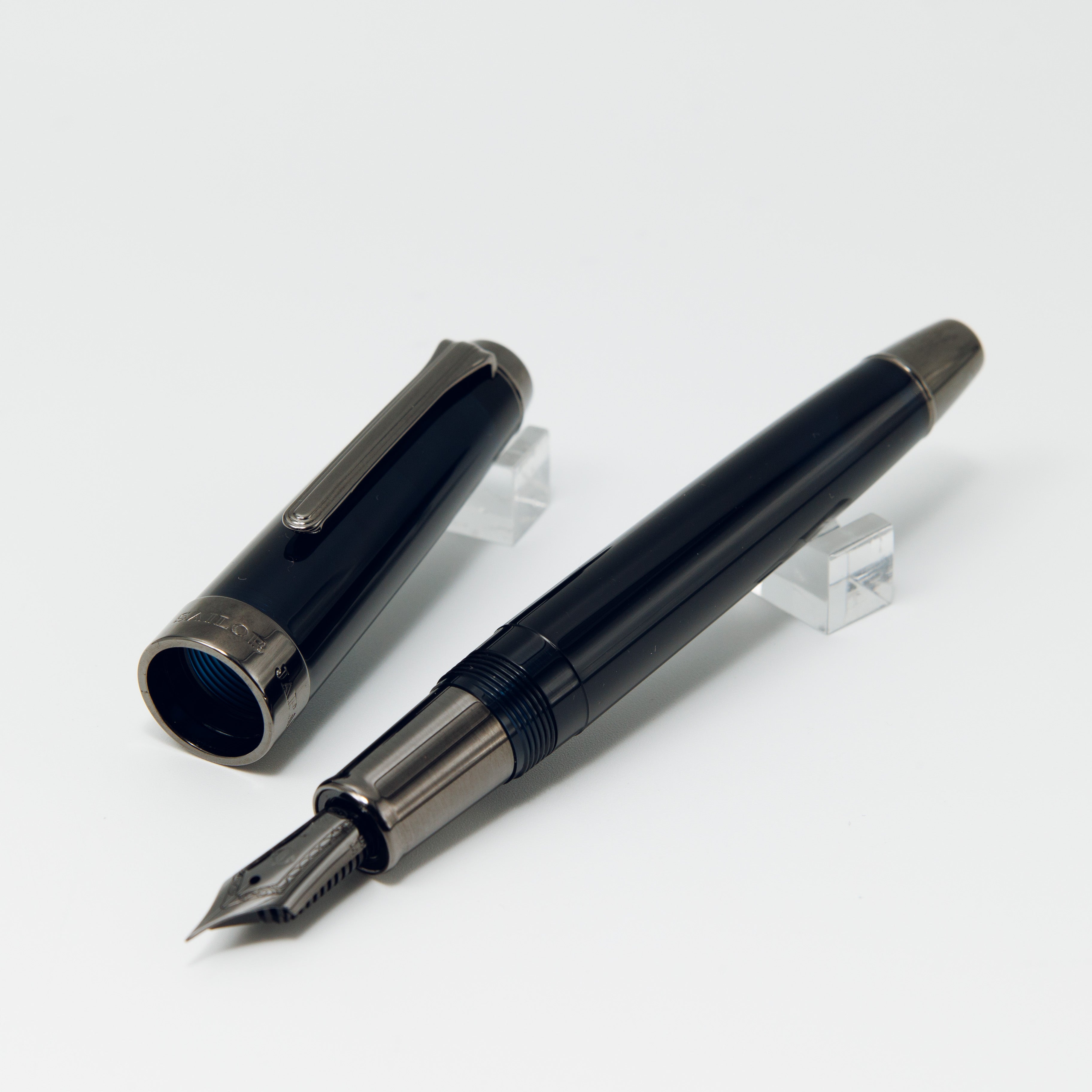 SAILOR Professional Gear Anchor with Black Trim – BUNGUBOX